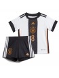 Billige Tyskland Leon Goretzka #8 Hjemmedraktsett Barn VM 2022 Kortermet (+ Korte bukser)